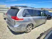 2011 Toyota SIENNA photo