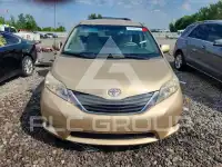 2011 Toyota SIENNA photo