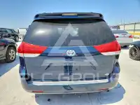 2011 Toyota SIENNA фото