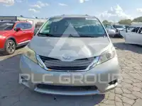 2011 Toyota SIENNA photo