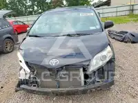 2011 Toyota SIENNA photo