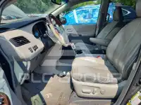 2011 Toyota SIENNA photo