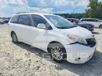 2011 Toyota SIENNA photo