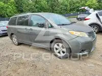 2011 Toyota SIENNA photo