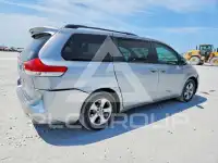2011 Toyota SIENNA фото