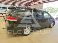 2011 Toyota SIENNA фото