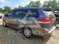2011 Toyota SIENNA фото