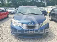 2011 Toyota SIENNA фото