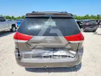 2011 Toyota SIENNA photo