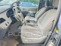 2011 Toyota SIENNA photo