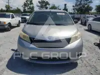 2011 Toyota SIENNA фото
