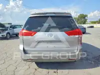 2011 Toyota SIENNA photo