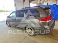 2011 Toyota SIENNA фото