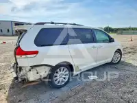 2011 Toyota SIENNA фото