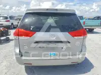 2011 Toyota SIENNA фото