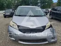 2011 Toyota SIENNA photo