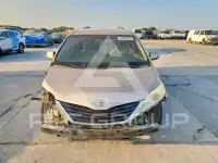 2011 Toyota SIENNA photo