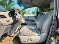 2011 Toyota SIENNA фото