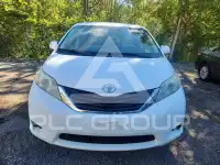 2011 Toyota SIENNA photo