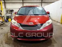 2011 Toyota SIENNA photo