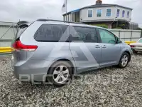 2011 Toyota SIENNA photo
