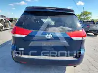 2011 Toyota SIENNA photo