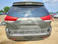 2011 Toyota SIENNA photo