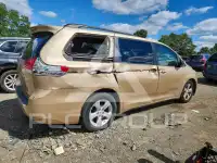 2011 Toyota SIENNA photo
