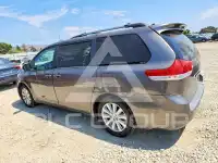 2011 Toyota SIENNA фото