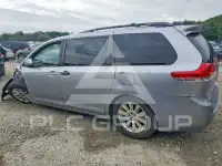 2011 Toyota SIENNA photo