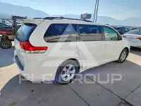 2011 Toyota SIENNA фото