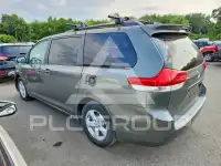 2011 Toyota SIENNA фото