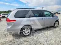 2011 Toyota SIENNA photo
