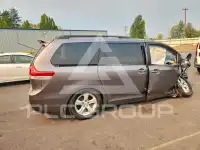 2011 Toyota SIENNA фото