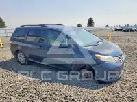 2011 Toyota SIENNA photo