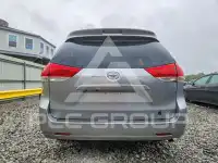 2011 Toyota SIENNA photo