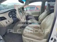 2011 Toyota SIENNA фото