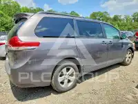 2011 Toyota SIENNA photo