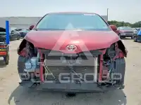 2011 Toyota SIENNA photo