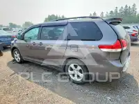 2011 Toyota SIENNA photo