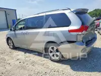2011 Toyota SIENNA фото