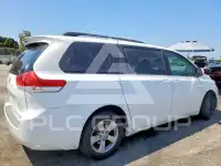 2011 Toyota SIENNA фото