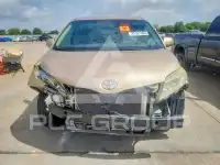 2011 Toyota SIENNA фото