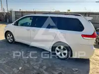 2011 Toyota SIENNA photo