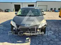 2011 Toyota SIENNA фото