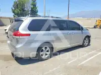 2011 Toyota SIENNA фото