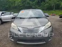 2011 Toyota SIENNA photo