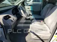 2011 Toyota SIENNA фото