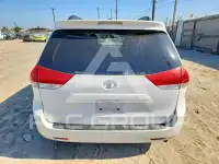 2011 Toyota SIENNA photo