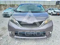 2011 Toyota SIENNA photo